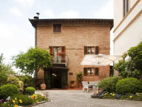 Hotel Arcobaleno Siena - Photo 1