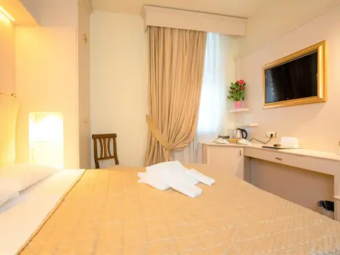 Hotel Arcobaleno Siena - Photo 2