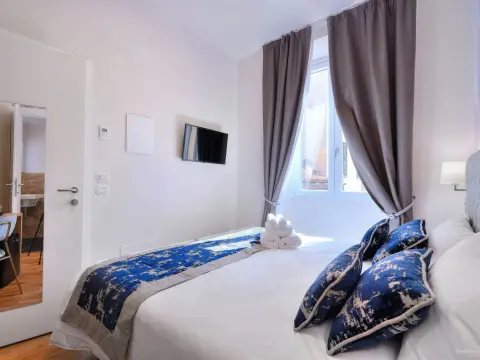 Hotel Cosmos - Photo 2