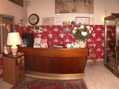 Hotel Cosmos - Photo 1