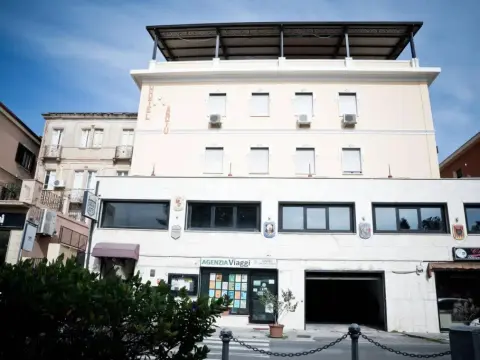 Artu - Photo 1