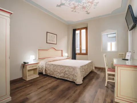 Hotel Astoria - Photo 2