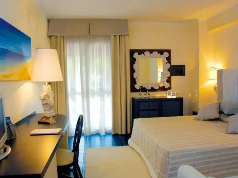 Hotel Baia Dei Faraglioni - Photo 3