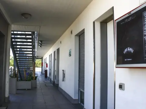 Hotel Bed & Business - Photo 1