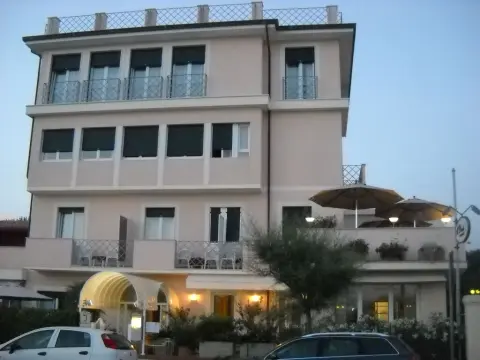 Hotel Bencista - Photo 1