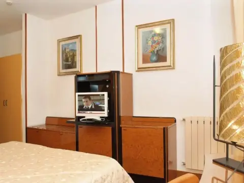 Hotel Beniamino Ubaldi - Photo 2