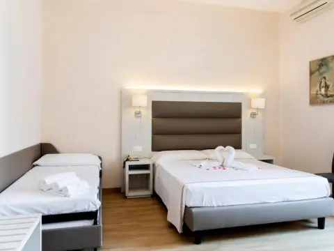 Hotel Biagi - Photo 4