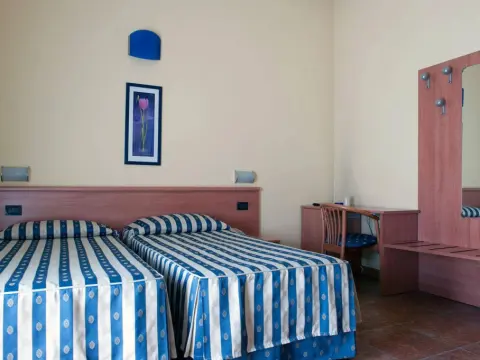 Hotel Blue Ribbon - Photo 4