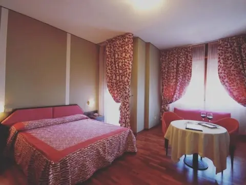 Bristol Hotel - Photo 3