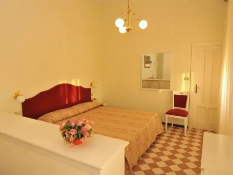 Hotel Britannia - Photo 3