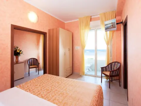 Hotel Caesar - Photo 2