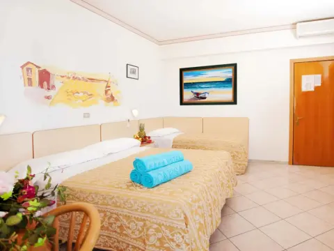 Hotel Caesar - Photo 3