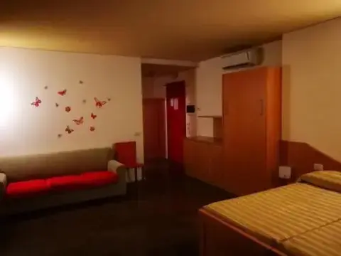 Hotel Capri - Photo 2