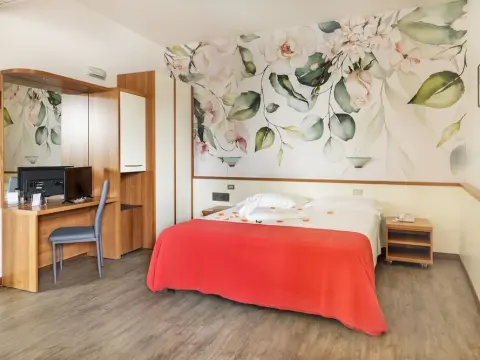 Hotel City - Photo 2