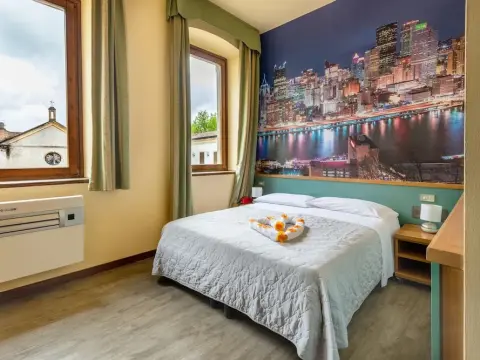 Hotel City - Photo 3