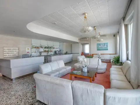 Hotel Continental - Photo 1