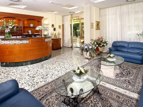 Hotel Cristina - Photo 2
