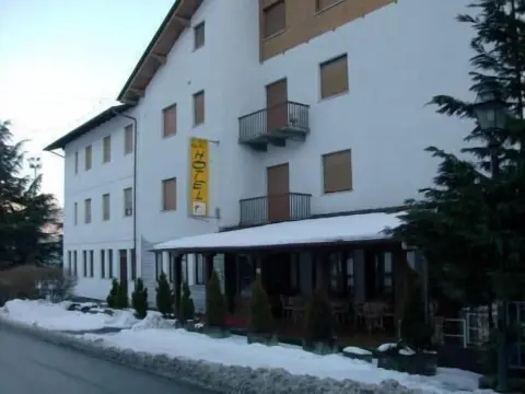 Hotel Dujany - Photo 1