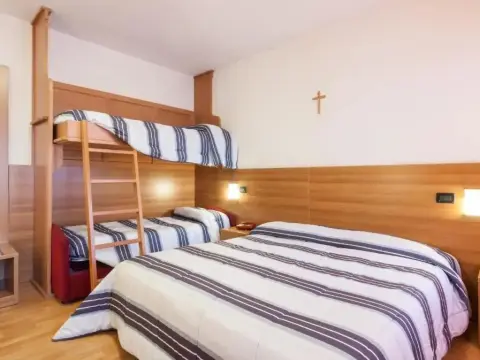 Hotel Edelweiss - Photo 4