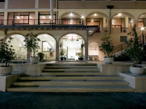 Hotel El Patio - Photo 1