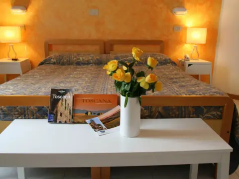 Hotel Elena - Photo 3