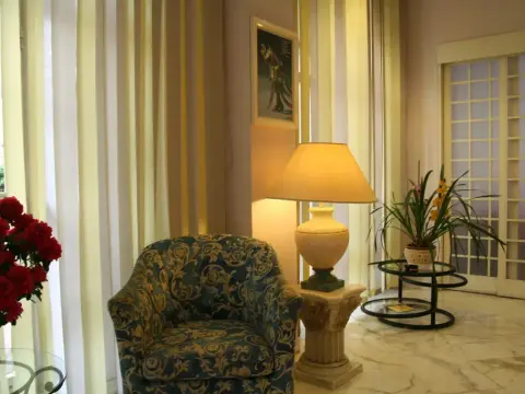 Hotel Elena - Photo 4