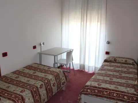 Hotel Fiesta - Photo 4