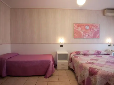 Hotel Fiorella - Photo 2