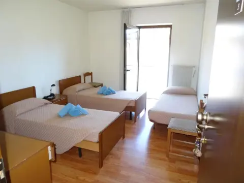 Hotel Galles - Photo 3