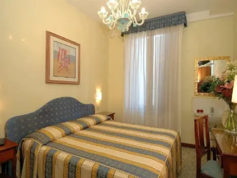 Hotel Hesperia - Photo 3