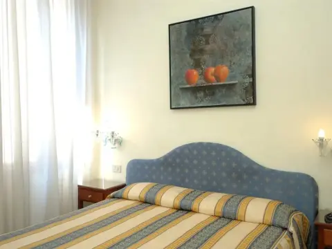 Hotel Hesperia - Photo 4