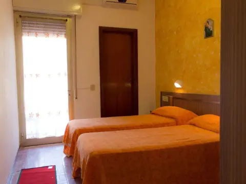 Hotel Ile de France Cesenatico - фото 2