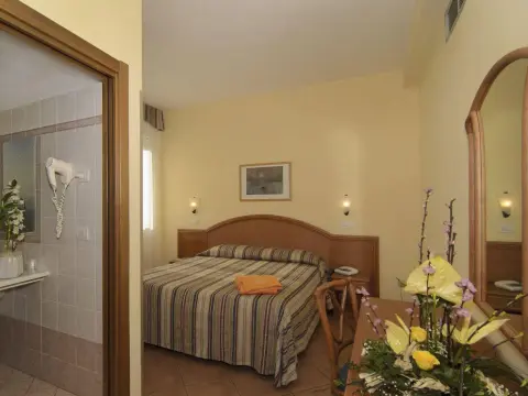 Hotel Katy - Photo 3