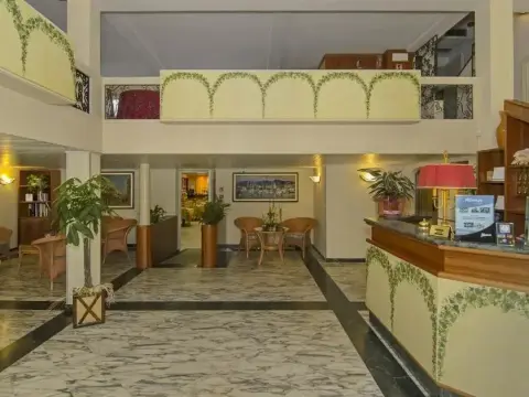 Hotel Katy - Photo 2