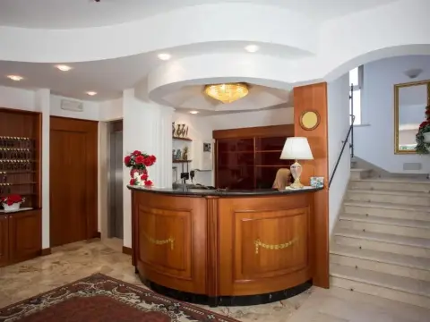 Hotel La Pace - Photo 1