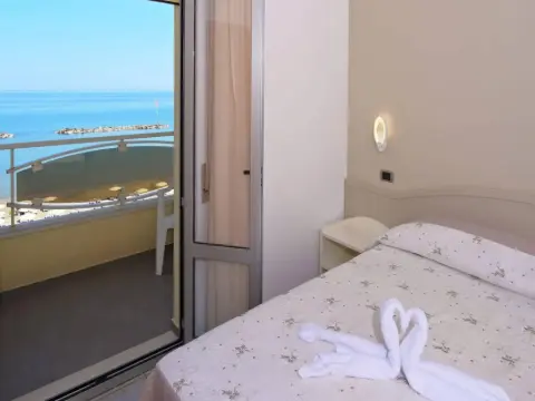 Hotel La Perla - Photo 2