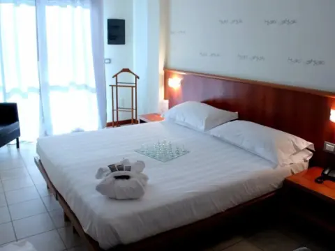 Hotel Leonardo - Photo 3