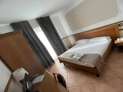 Hotel Leopardi - Photo 4