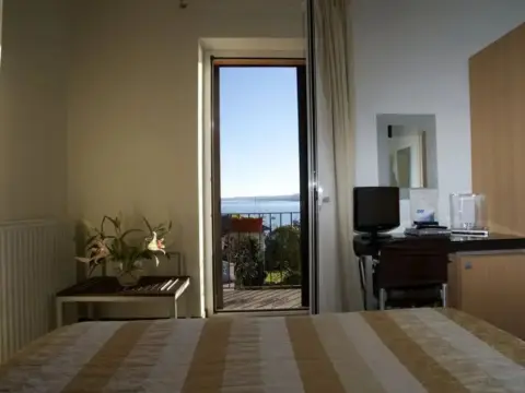 Hotel Lido di Angera - Photo 2