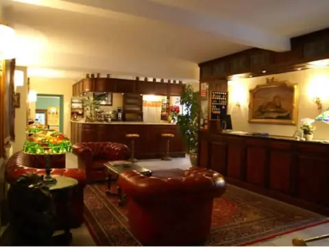 Hotel Lion - Photo 2