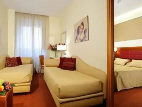 Hotel Madrid - Photo 3