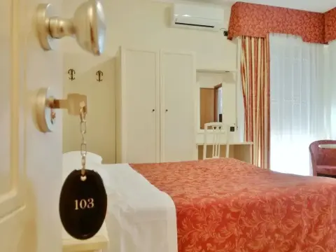 Hotel Mirelia - Photo 3