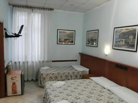 Hotel Modena - Photo 4