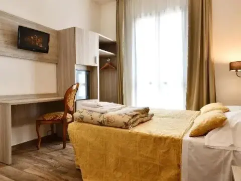 Hotel Oasis - Photo 2