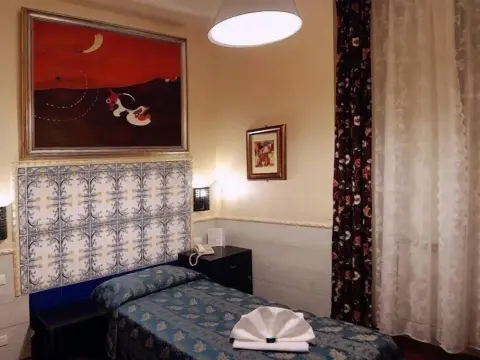 Hotel Picasso - Photo 2