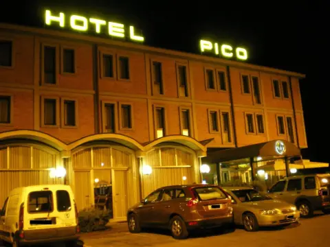 Hotel Pico Mirandola - Photo 1