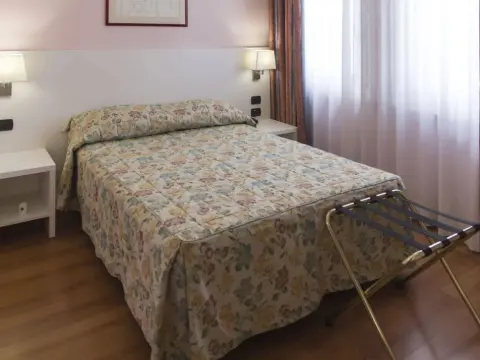 Hotel Pico Mirandola - Photo 3