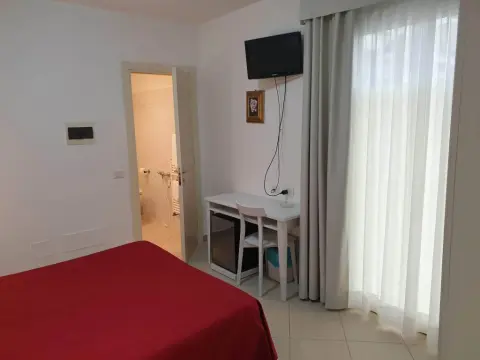 Hotel Pigalle - Photo 3