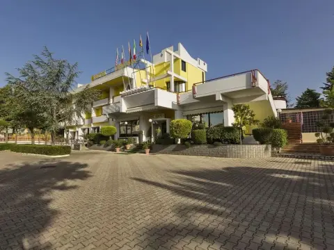 Hotel Ristorante Venusia - Photo 1