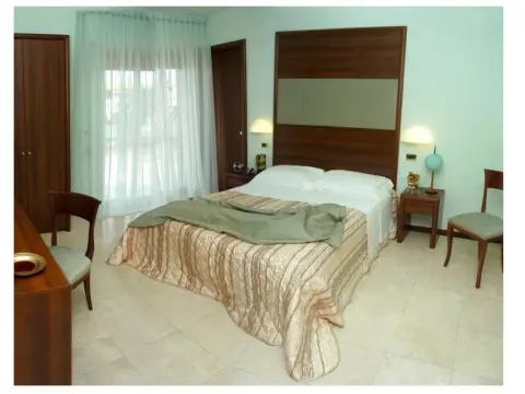 Hotel Royal - Photo 4
